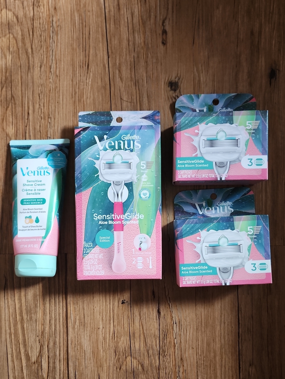 GILLETTE VENUS SENSITIVE GLIDE (Aloe Bloom Scented) & Shave Cream & 2 X 3pk